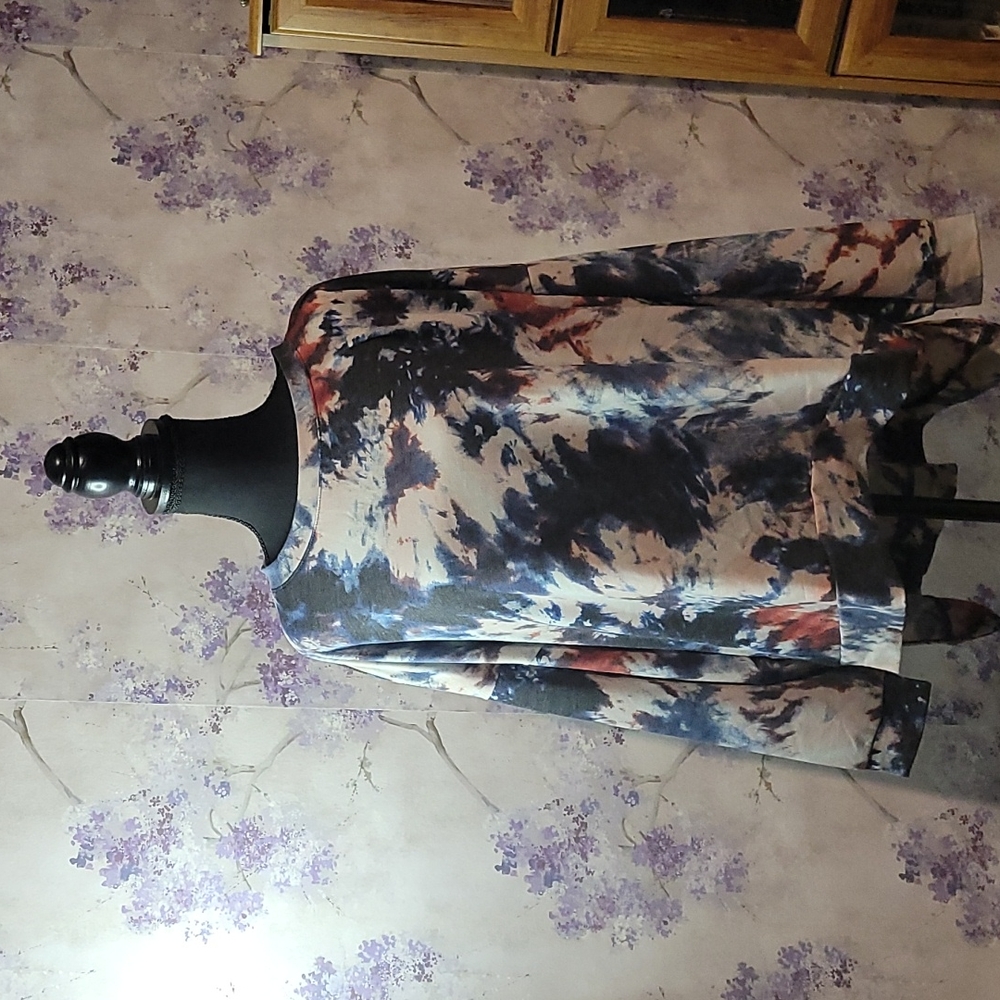 NWOT, Soft, long sleeved crew neck tie dye pullover sweatshirt sz.1 (14-16).